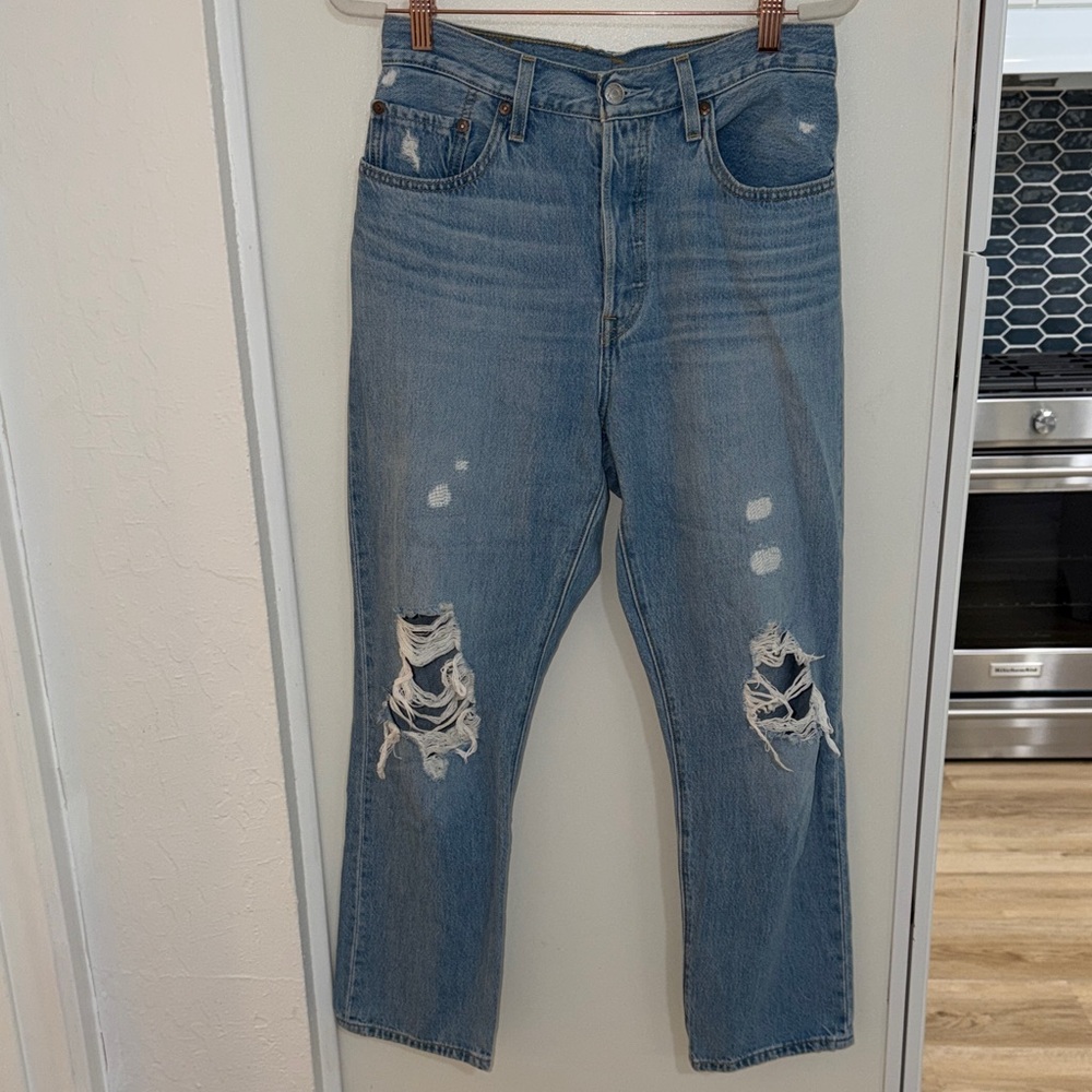 Levi's 501’s Light Blue Distressed Straight Jeans | 28